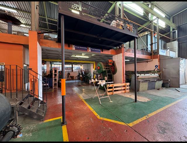3,071M² WAREHOUSE FOR SALE IN STORMILL